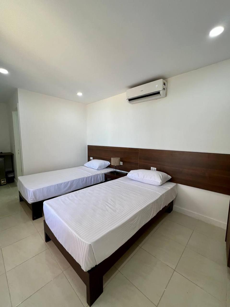 Serafy City Center Hostel And Pool For Foreigners Adults Only Хургада Стая снимка